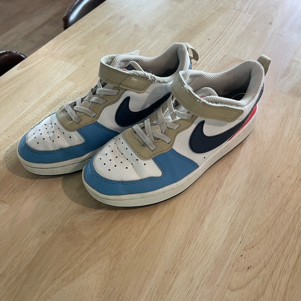 Nike Kids Low-Top Sneakers in White, Blue & Tan with Black Swoosh